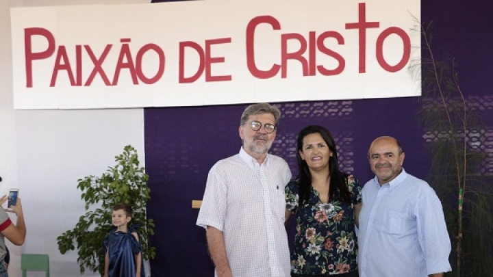 Prefeito participa de encenação da Paixão de Cristo na Escola Municipal Carlos Alberto