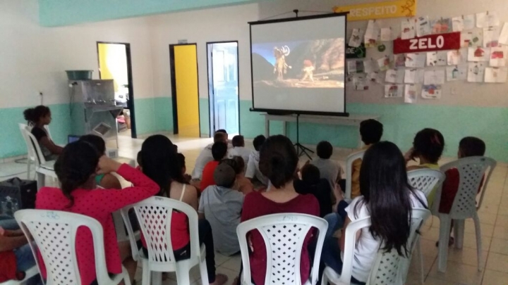CRAS desenvolve cinema comunitário em São Miguel