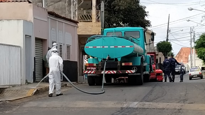Prefeitura de São Miguel realiza desinfecção das ruas do município