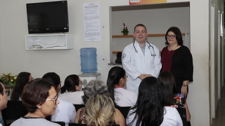 Médico oncologista realiza atendimentos em unidade de saúde de São Miguel