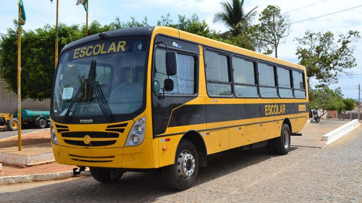 Prefeitura melhora o transporte de alunos com a aquisição de mais um ônibus escolar